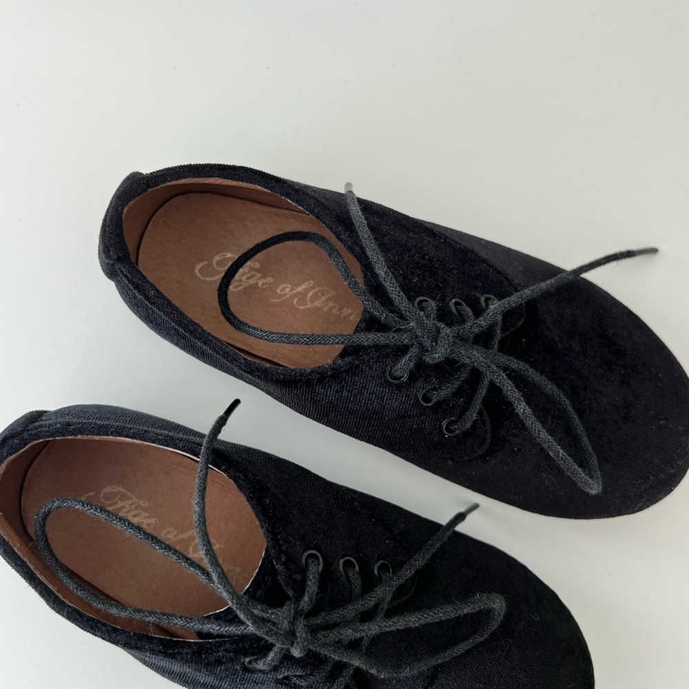 Age of Innocence velvet shoes